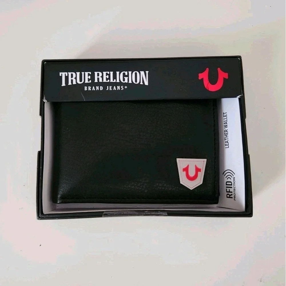 True Religion Genuine Leather RFID Blocking men's Wallet Black‎